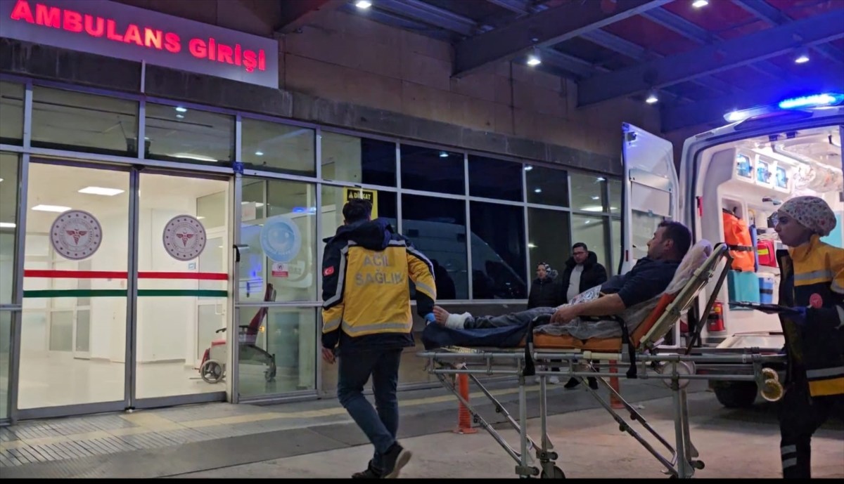 Çorum’un İskilip ilçesinde kahvehanede çıkan silahlı kavgada 2 kişi yaralandı.