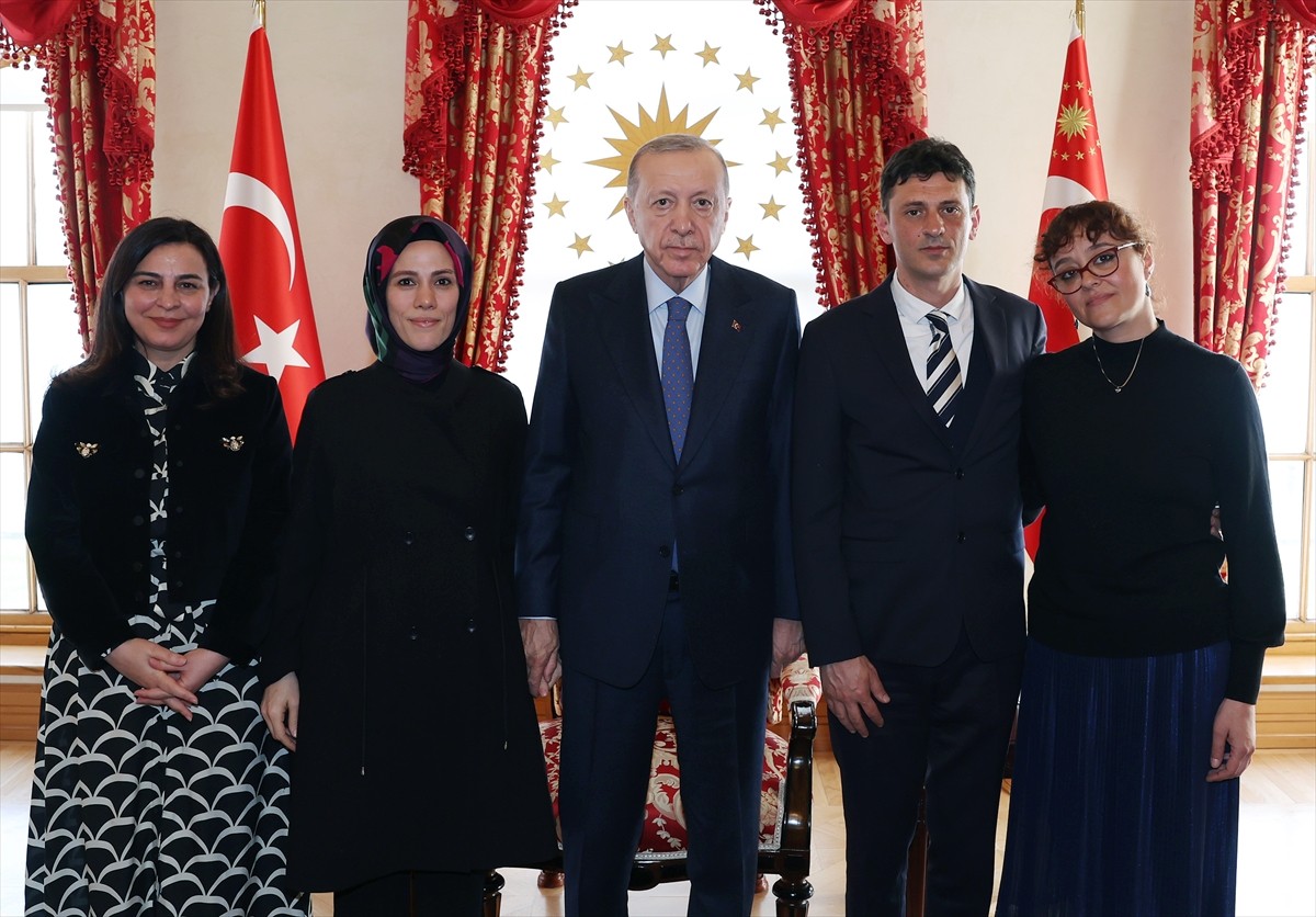 Cumhurbaşkanı Recep Tayyip Erdoğan, Kadıköy'deki bıçaklı saldırıda hayatını kaybeden 14 yaşındaki...