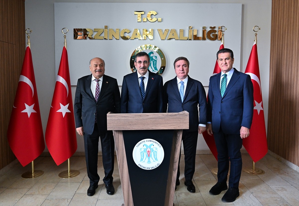 Cumhurbaşkanı Yardımcısı Cevdet Yılmaz, Erzincan programı kapsamında Erzincan Valiliği'ni...