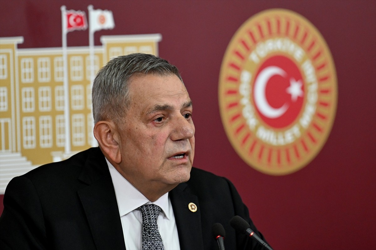 Cumhuriyet Halk Partisi (CHP) Rize Milletvekili Tahsin Ocaklı, TBMM'de basın toplantısı...