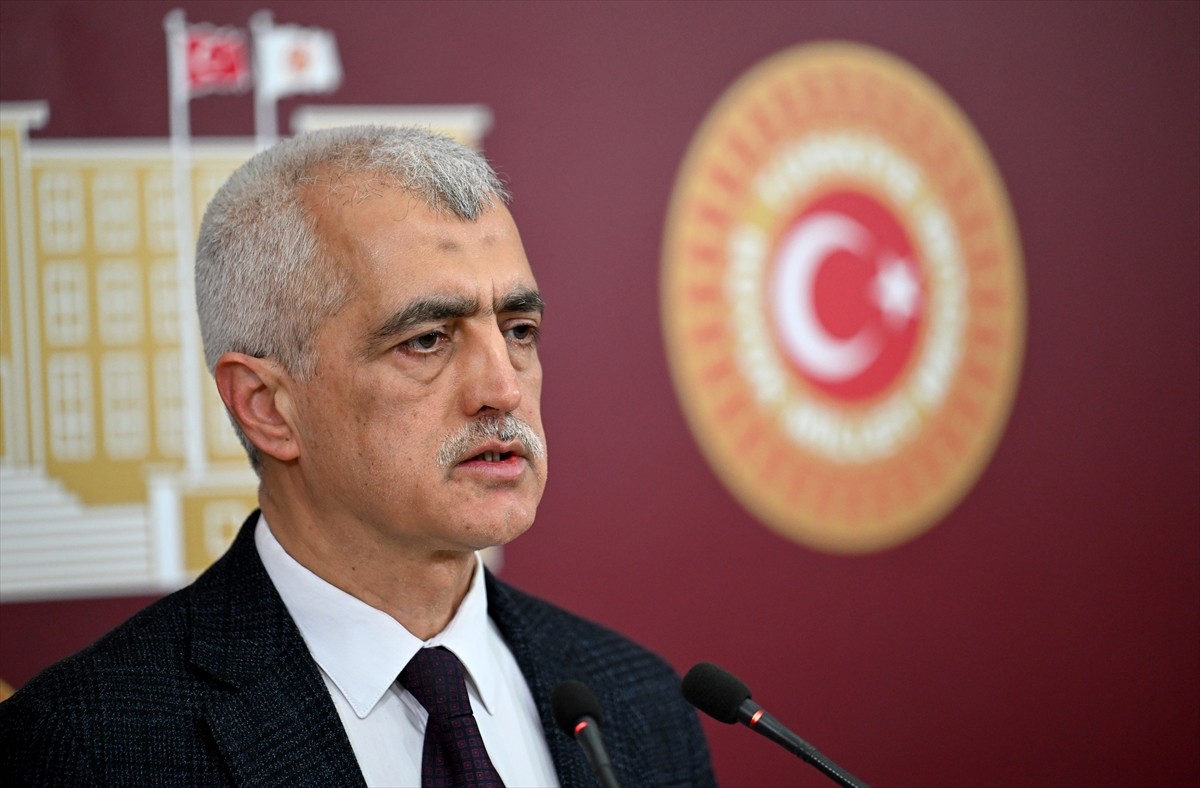 DEM Parti Kocaeli Milletvekili Ömer Faruk Gergerlioğlu, TBMM'de basın toplantısı düzenledi.