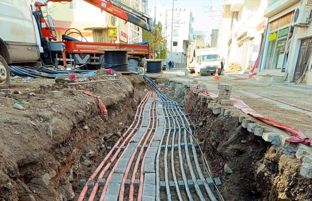 Dicle Elektrik tarafından Şırnak'ta bu yıl 1 milyar 80 milyon liralık yatırım yapılmasının...