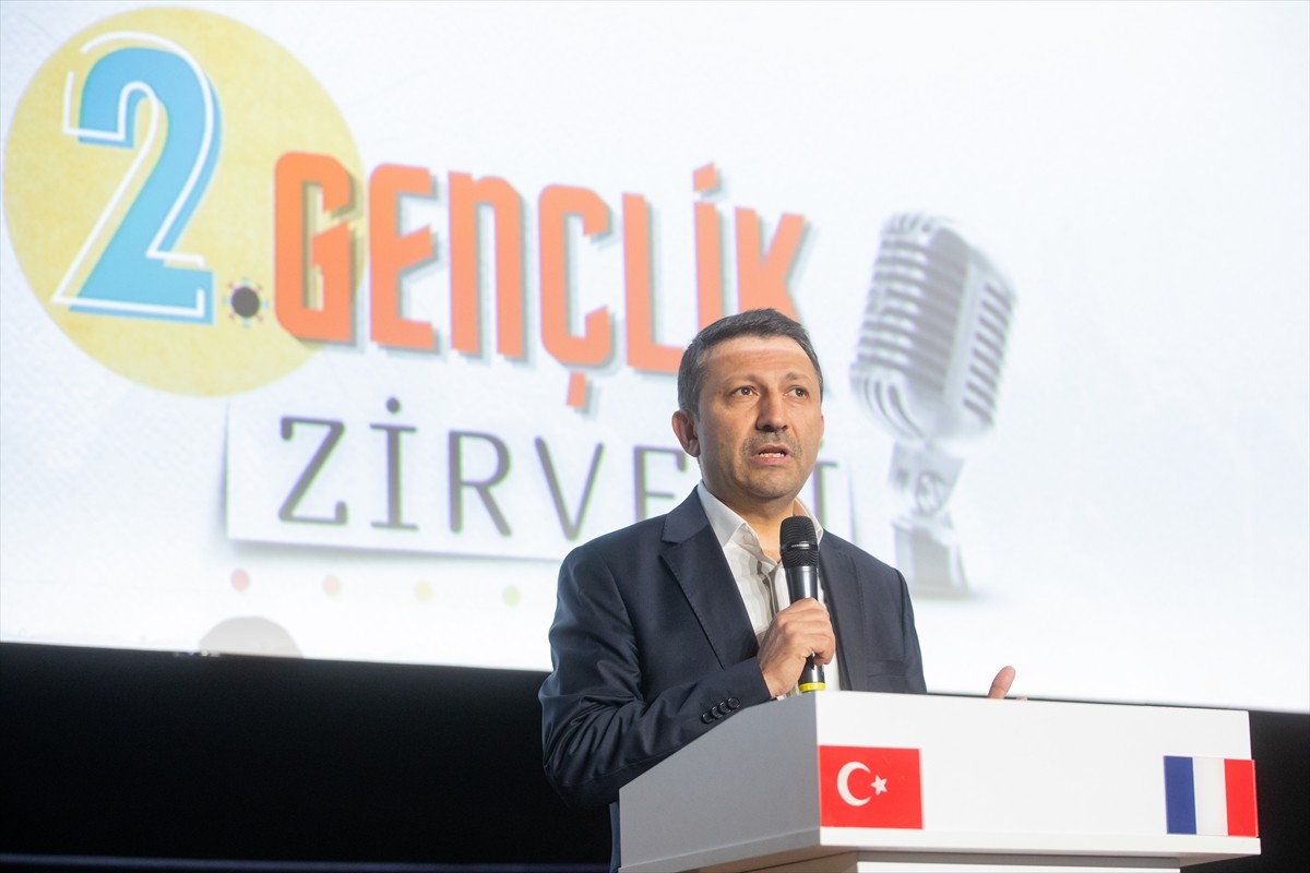 Diyanet İşleri Türk İslam Birliği (DİTİB) Fransa'nın 2. Gençlik Zirvesi Fransa'nın başkenti...