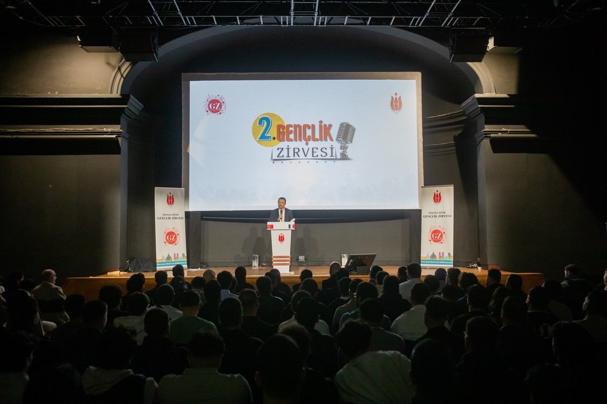 Diyanet İşleri Türk İslam Birliği (DİTİB) Fransa'nın 2. Gençlik Zirvesi Fransa'nın başkenti...