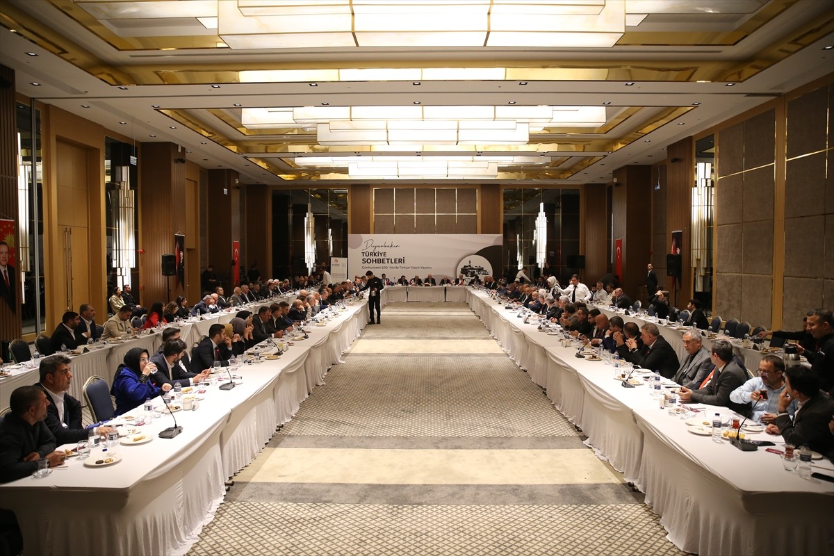 Diyarbakır'da, "Cumhuriyet'in 100. yılında Türkiye Yüzyılı" vizyonu kapsamında "Türkiye...