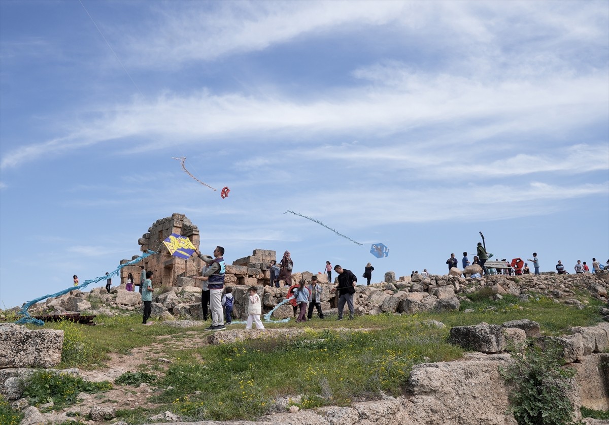 Diyarbakırlı çocuklar, 23 Nisan Ulusal Egemenlik ve Çocuk Bayramı etkinlikleri kapsamında Roma...