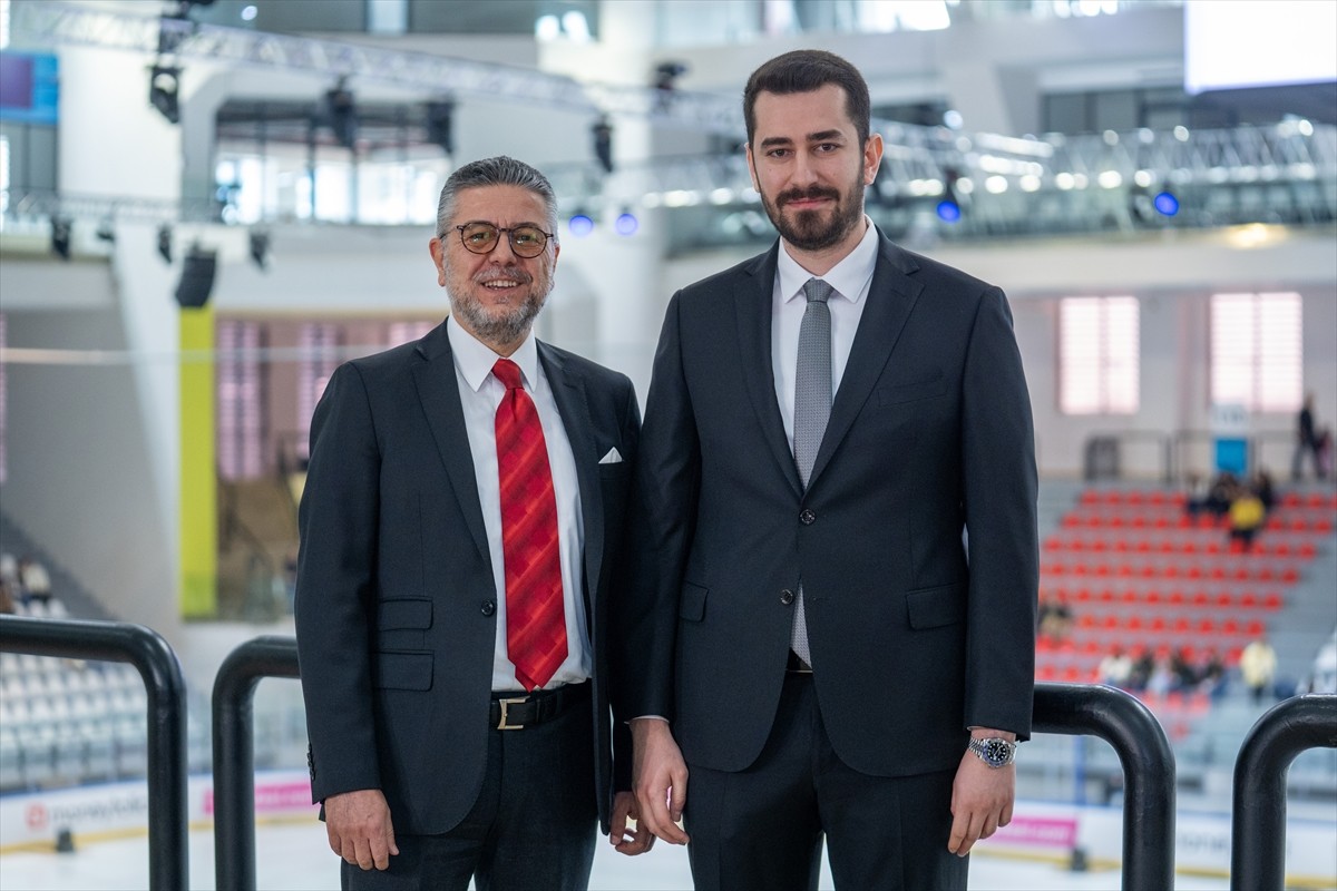 Dünyanın dört bir yanında sahne alan "Cinderella on Ice" gösterisi, İstanbul'da izleyicilerle...
