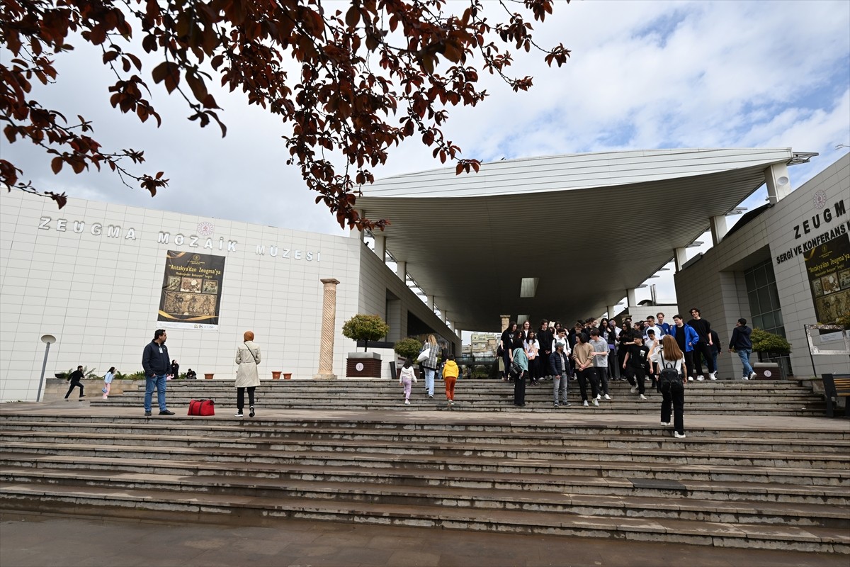 Dünyanın en büyük mozaik müzelerinden biri olan ve başta "Çingene Kızı" mozaiği olmak üzere birçok...