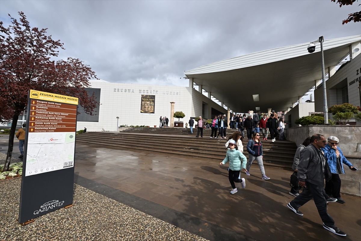 Dünyanın en büyük mozaik müzelerinden biri olan ve başta "Çingene Kızı" mozaiği olmak üzere birçok...