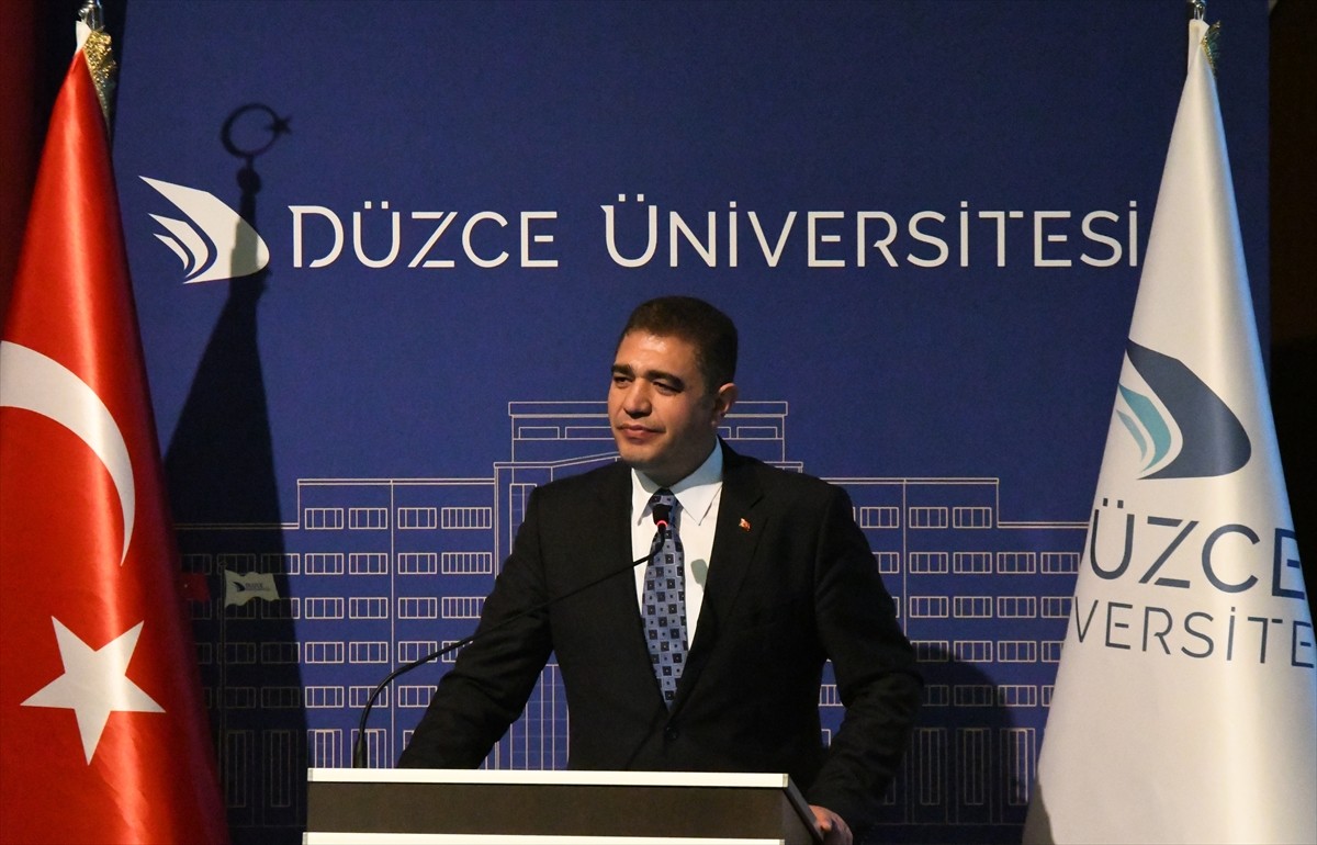 Düzce'de "1. Uluslararası Türk Dünyasında Kadın: Başarı Hikayeleri Sempozyumu"nun açılışı yapıldı....