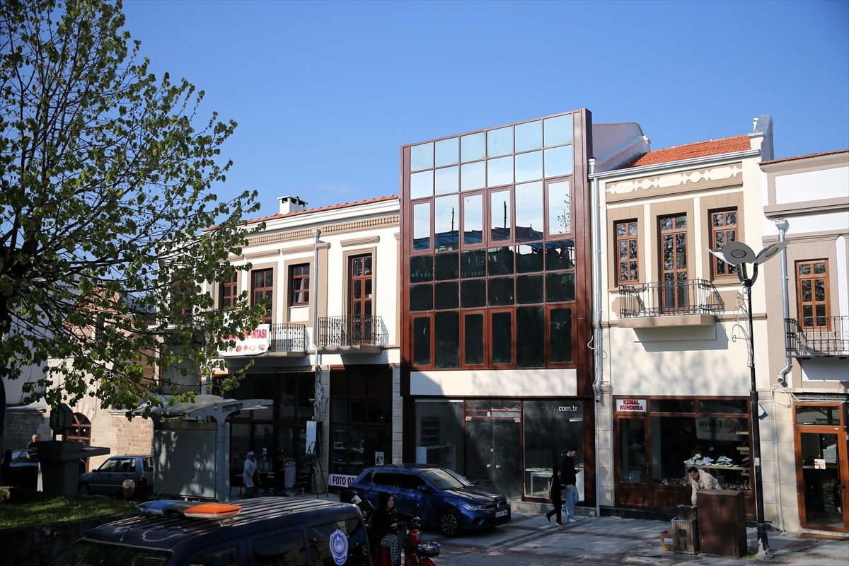 Edirne'de, kent merkezindeki tarihi dokuyu korumak amacıyla Kültür ve Turizm Bakanlığı ile Edirne...