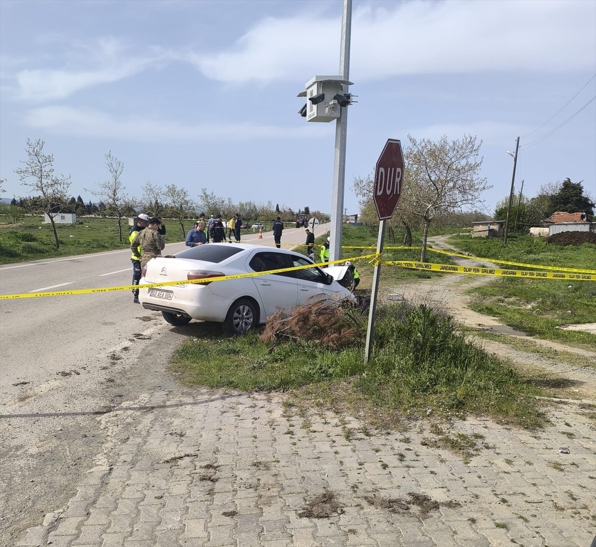 Edirne'nin Meriç ilçesinde otomobille çarpışan motosikletin sürücüsü ağır yaralandı.