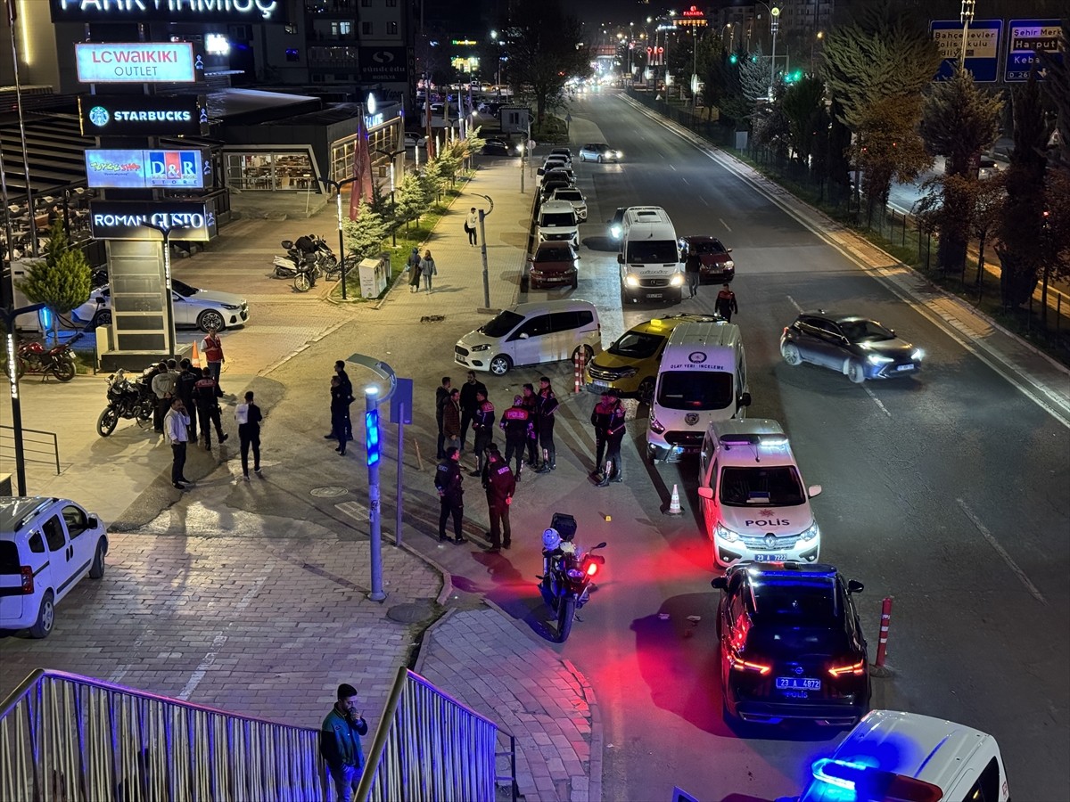 Elazığ'da çıkan silahlı kavgada 1 kişi yaralandı.