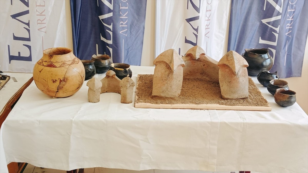 Elazığ Valisi Numan Hatipoğlu, Tadım köyündeki "Tadım Kalesi ve Höyüğü"nde 2024 yılında...