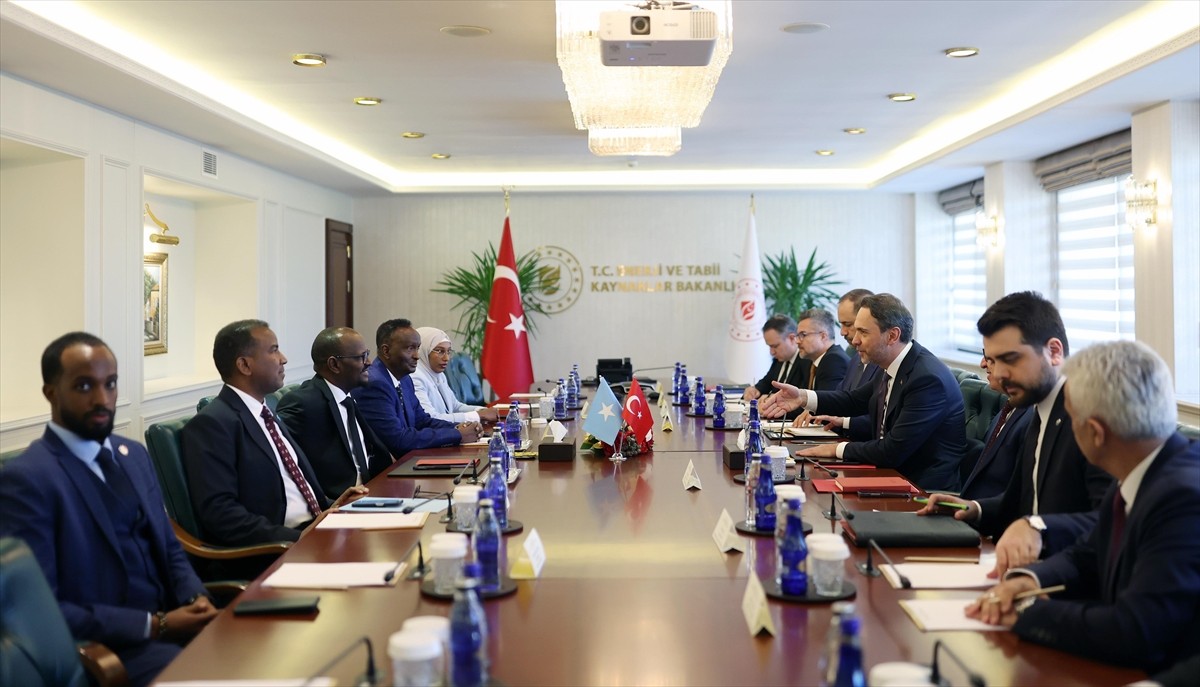 Enerji ve Tabii Kaynaklar Bakanı Alparslan Bayraktar ile Somali Petrol ve Maden Kaynakları Bakanı...