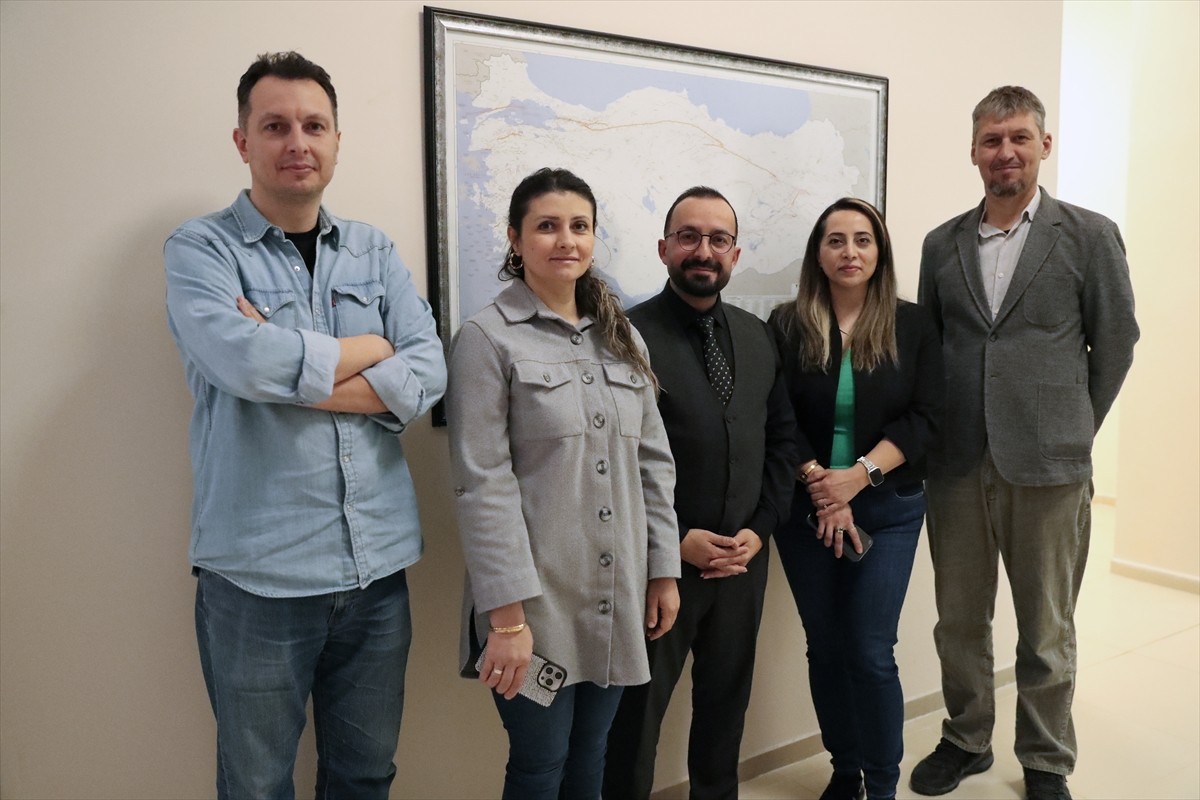 Erzincan Binali Yıldırım Üniversitesi (EBYÜ) Deprem Teknolojileri Enstitüsü öncülüğünde bilim...