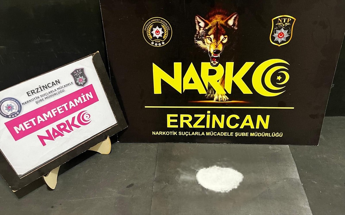 Erzincan’da polis ekiplerince düzenlenen uyuşturucu operasyonunda 9 şüpheli gözaltına alındı....