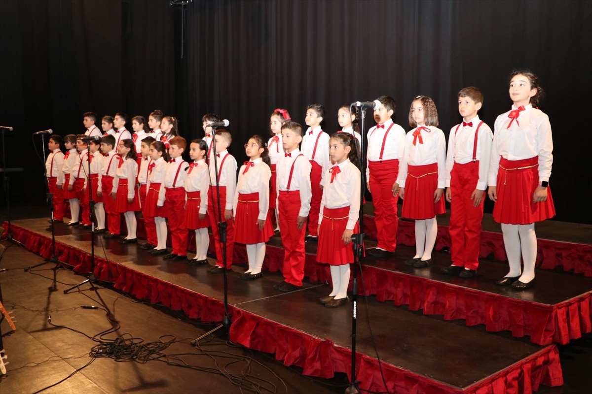 Erzurum'da, 23 Nisan Ulusal Egemenlik ve Çocuk Bayramı dolayısıyla Atatürk Üniversitesi 15 Temmuz...