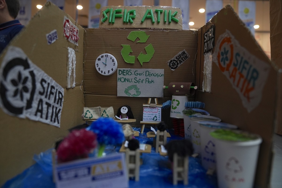 Erzurum'da geri dönüştürülebilir atıklara dikkati çekmek amacıyla geleneksel "Sıfır Atık...