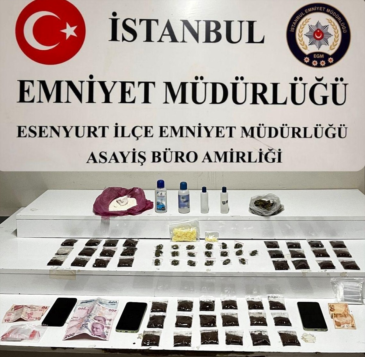 Esenyurt'ta düzenlenen uyuşturucu operasyonunda gözaltına alınan 3 şüpheliden 1'i tutuklandı....