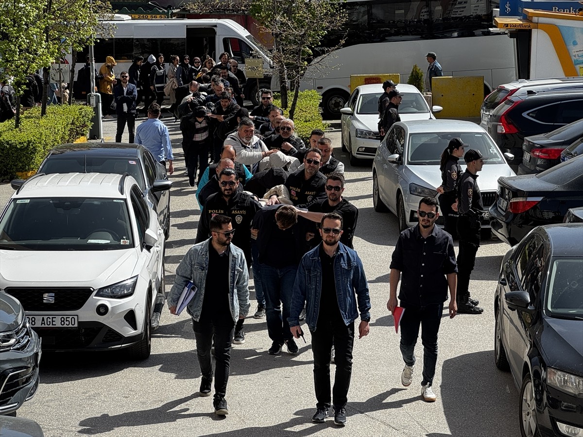 Eskişehir merkezli 24 ilde, dijital yayın platformlarına üyelik işlemleri gerçekleştirme...