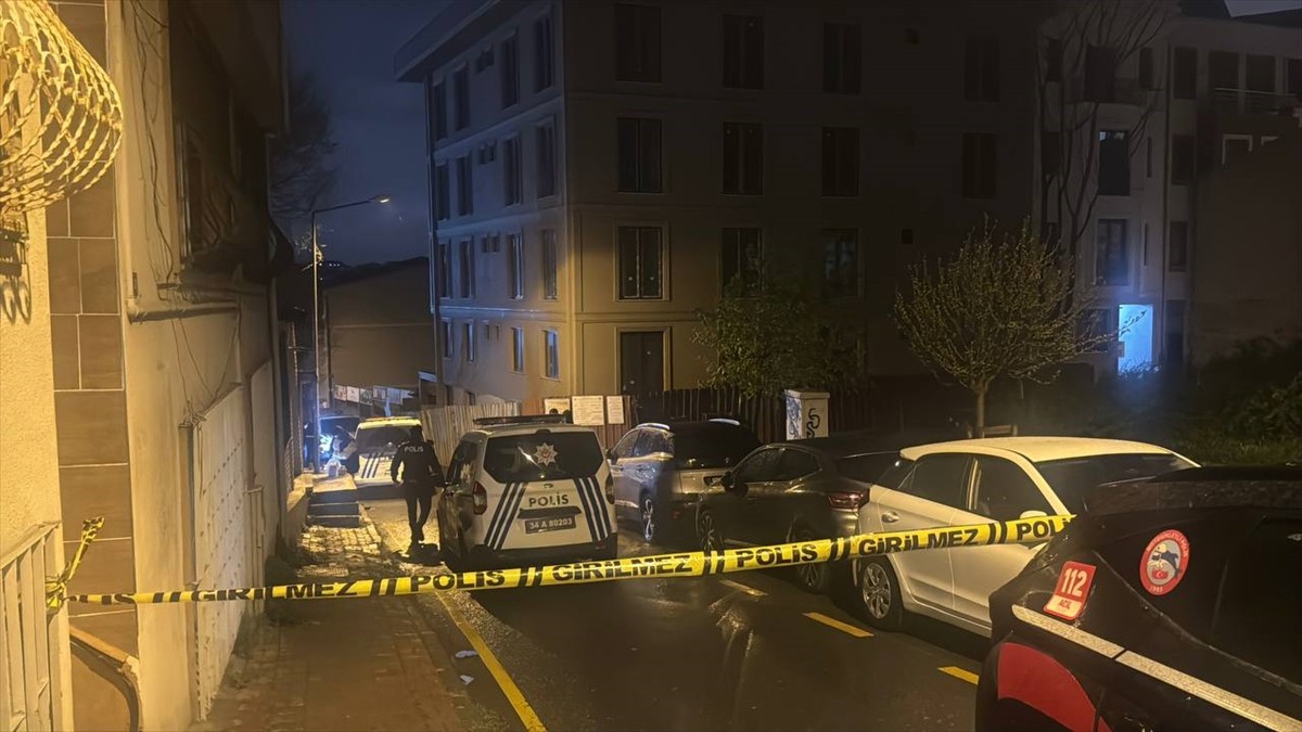 Fatih'te çıkan kavgada bir kişiyi bıçakla yaralayan, müdahale etmeye çalışan polislere saldıran...