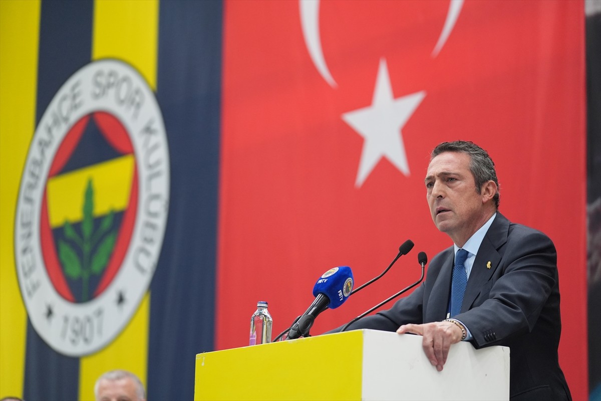 Fenerbahçe Kulübü Başkanı Ali Koç, Kalamış'ta bulunan Fenerbahçe Faruk Ilgaz Tesisleri'nde...