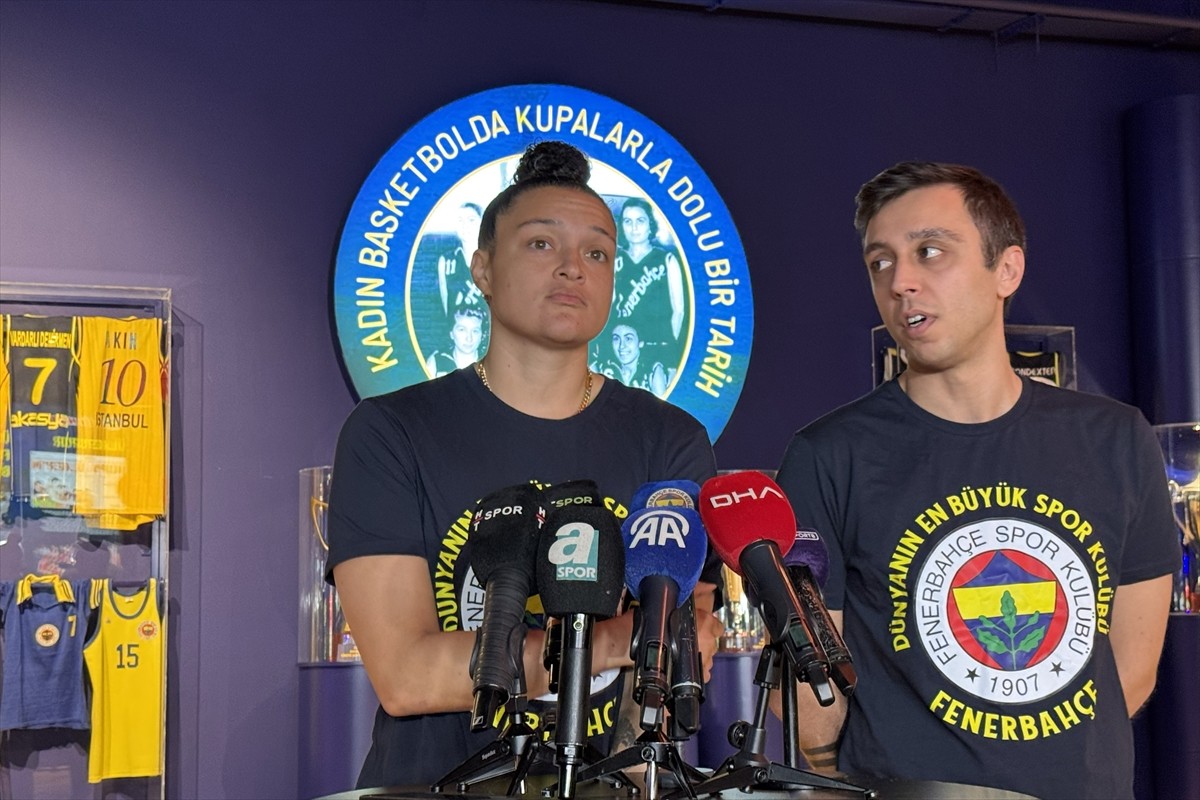 Fenerbahçe Opet Kadın Basketbol Takımı oyuncusu Kayla McBride, Fenerbahçe Basketbol Müzesi'nde...