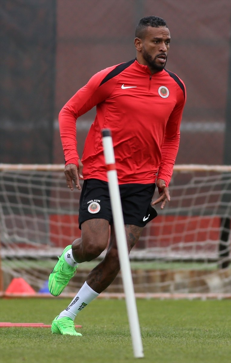 Gençlerbirliği, Trendyol 1. Lig'in 32. haftasında MKE Ankaragücü ile oynayacağı başkent derbisinin...