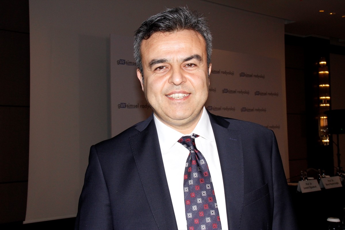 Genellikle "varis" olarak bilinen venöz (toplardamar) yetmezliğinde, cerrahi gerektirmeden kapalı...