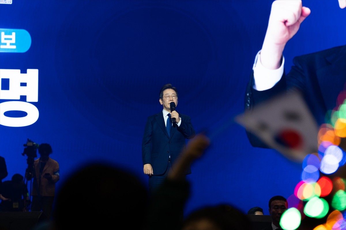 Güney Kore'de lideri olduğu ana muhalefetteki Demokratik Partiden (DP) istifa eden Lee Jae-myung...