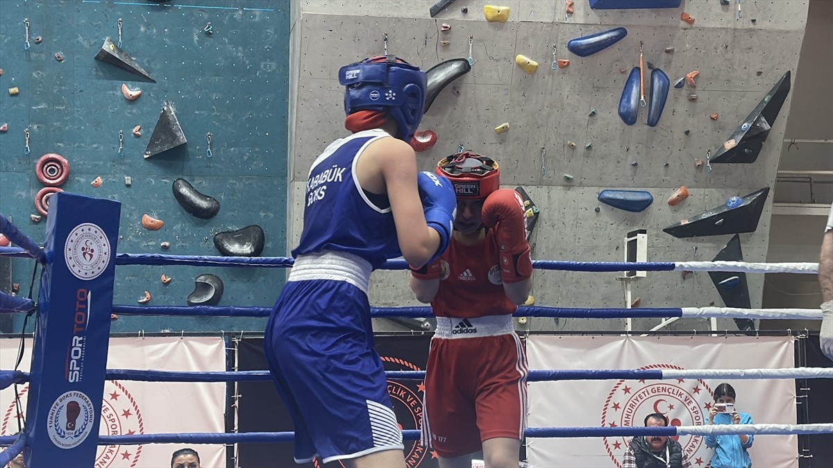 Hamdi Yıldırım 22 Yaş Altı, Genç ve Yıldız Kadınlar Türkiye Boks Şampiyonası, Samsun'da başladı....