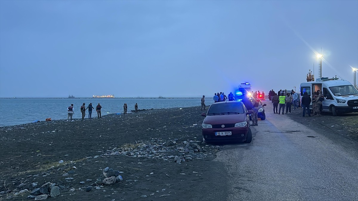Hatay'ın Dörtyol ilçesinde tartıştığı kadını tabancayla öldüren kişi, aynı silahla intihar etti....