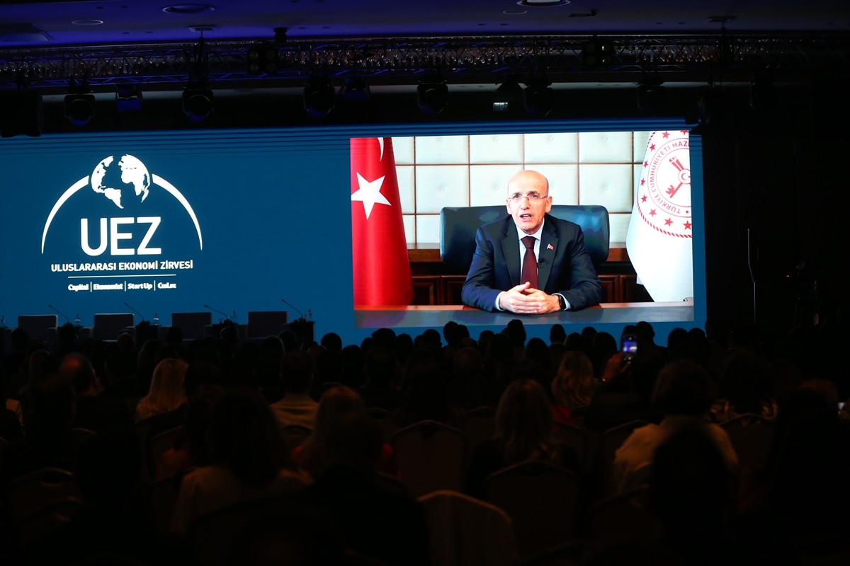 Hazine ve Maliye Bakanı Mehmet Şimşek, Sakarya'nın Sapanca ilçesinde düzenlenen Uluslararası...