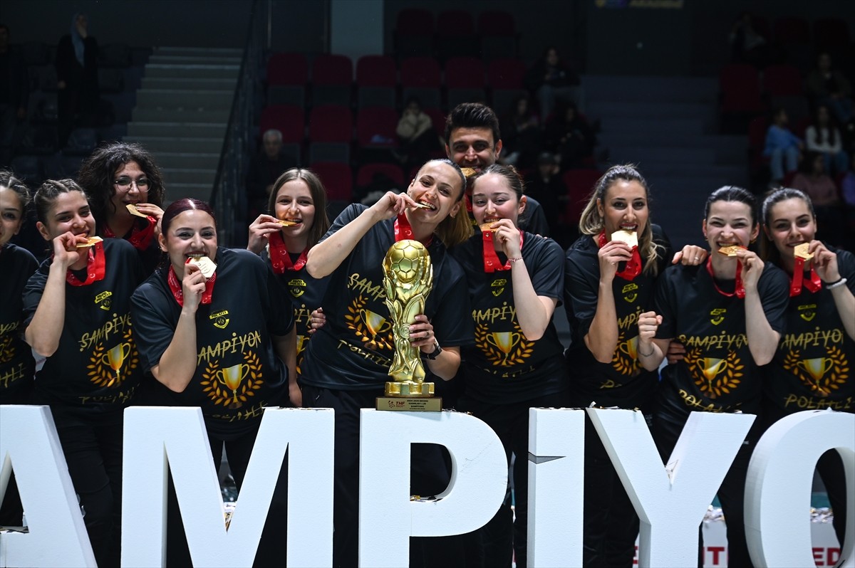 Hentbol Kadınlar 1. Lig 2024-2025 sezonunda şampiyonluğa Polatlı Belediyesi SK ulaştı. Polatlı...