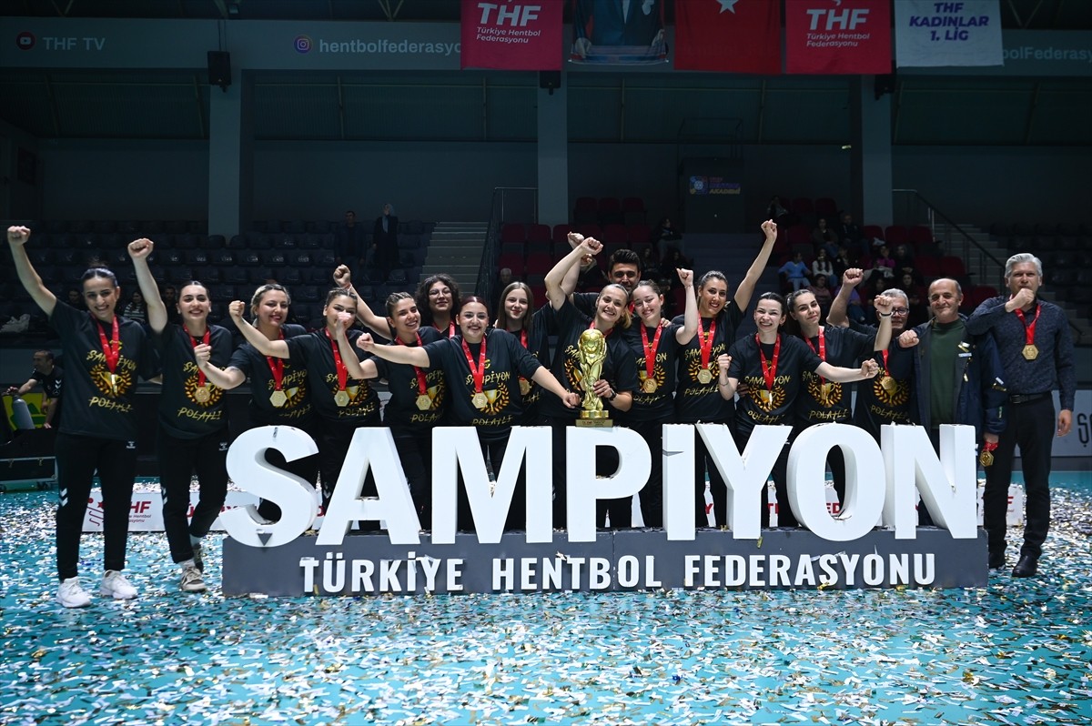 Hentbol Kadınlar 1. Lig 2024-2025 sezonunda şampiyonluğa Polatlı Belediyesi SK ulaştı. Polatlı...