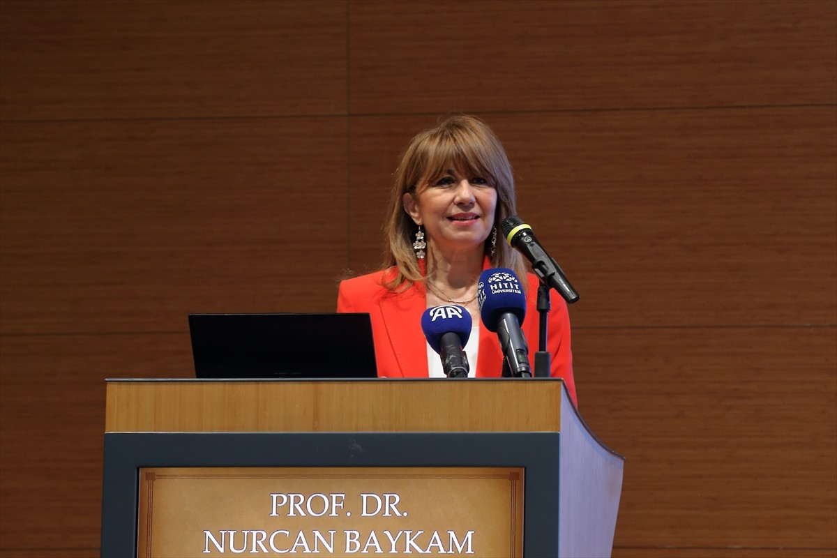 Hitit Üniversitesince düzenlenen "11. Hitit Öğrenci Kongresi" başladı.