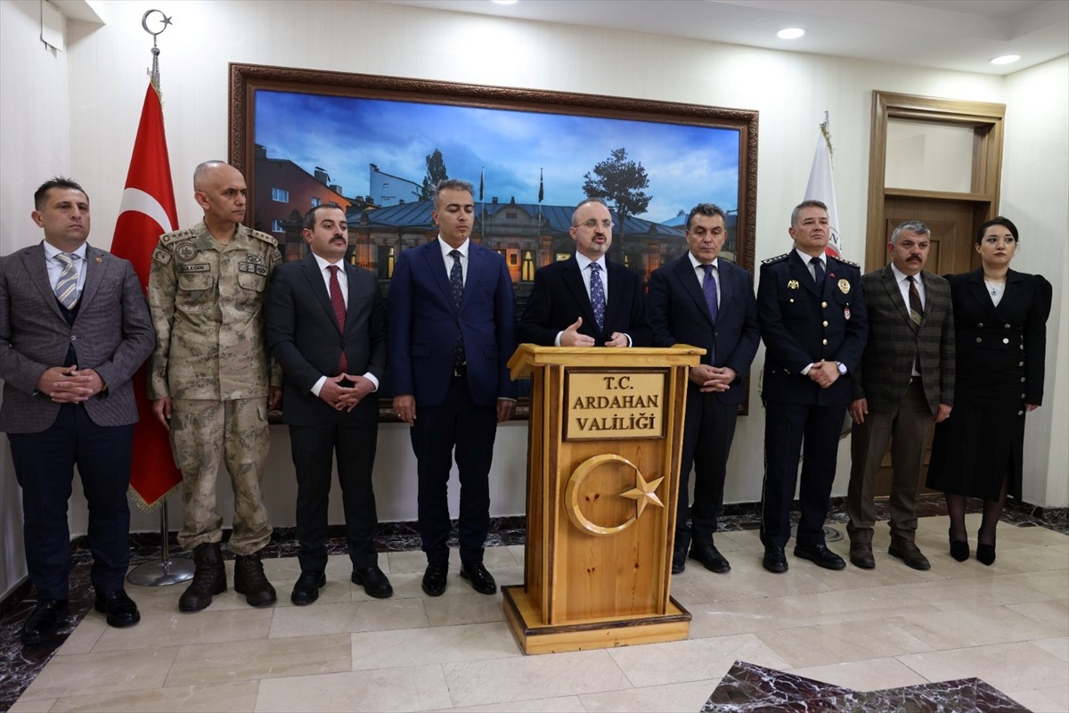 İçişleri Bakan Yardımcısı Bülent Turan (ortada), Ardahan Valiliğini ziyaret etti, Vali Hayrettin...