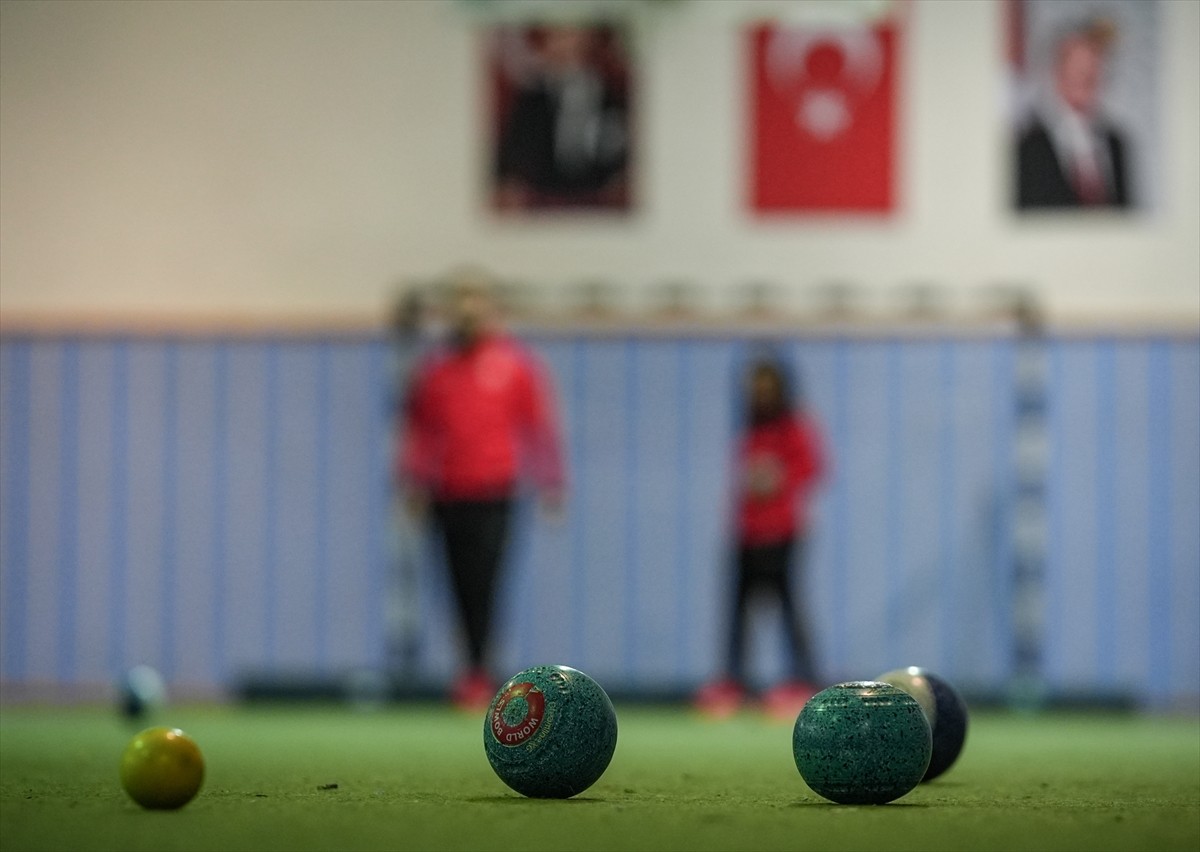 İskoçya'nın Aberdeen kentinde 20-25 Nisan'da yapılacak Dünya Salon Çim Topu Şampiyonası'na...