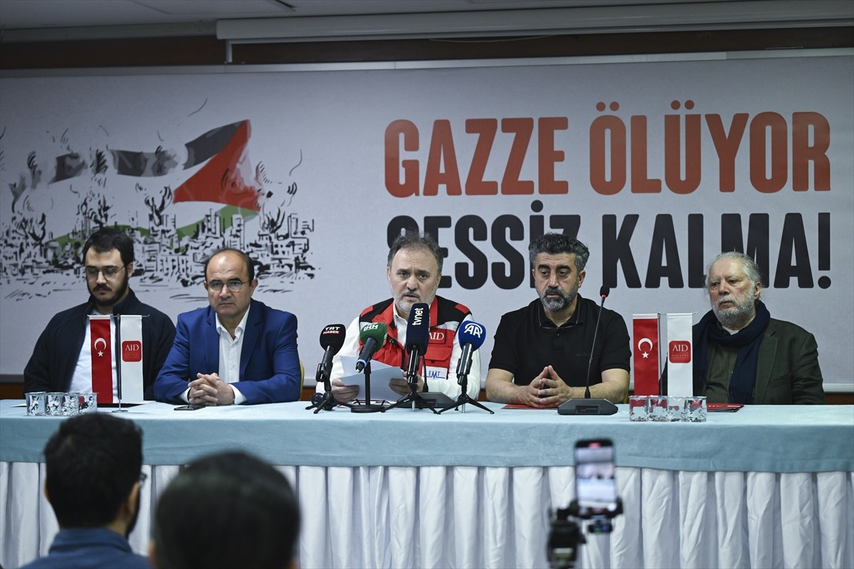 İsrail'in saldırıları altındaki Gazze'de yaralıları tedavi etmek için gönüllü olarak Türkiye'den...
