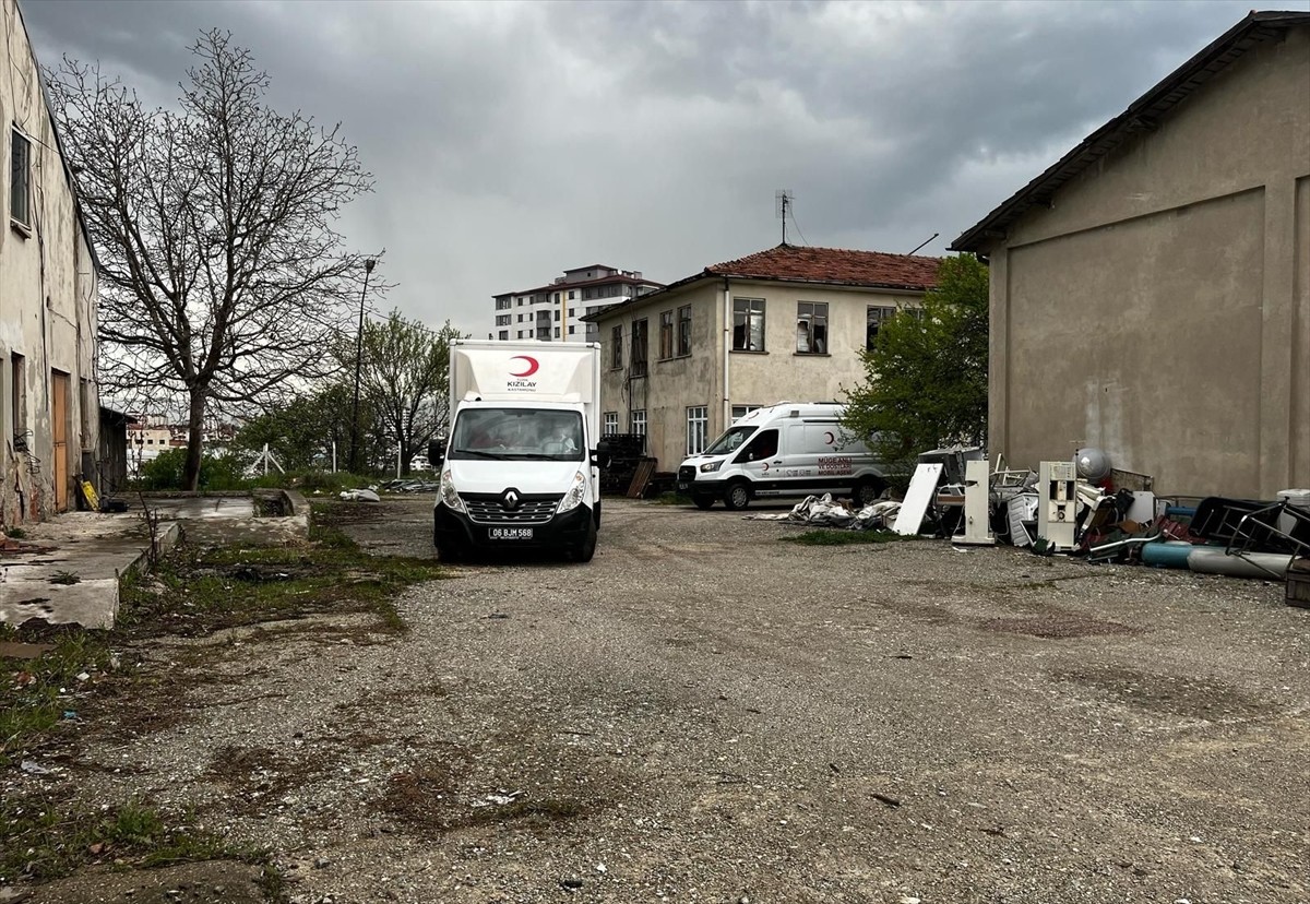 İstanbul'da meydana gelen 6,2 büyüklüğündeki depremin ardından Türk Kızılay Kastamonu İl...