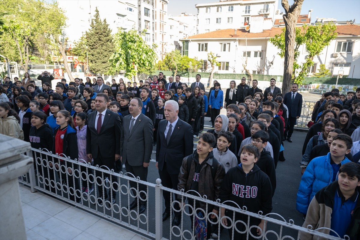 İstanbul İl Millî Eğitim Müdürlüğünce, 23 Nisan'da meydana gelen 6,2 büyüklüğündeki depremin...