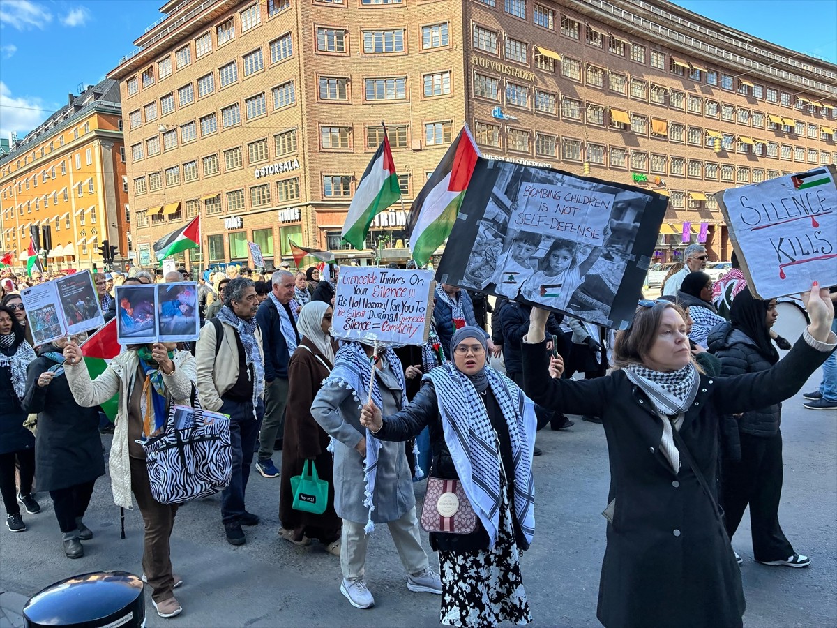 İsveç'in başkenti Stockholm'de İsrail'in ateşkesi bozarak Gazze Şeridi'ne yönelik saldırılarına...