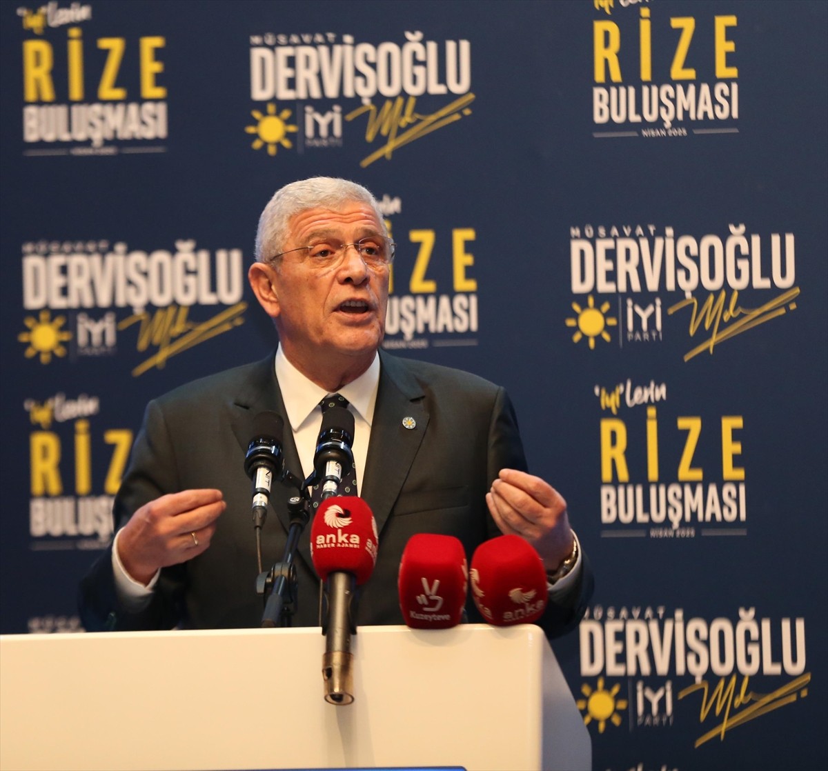 İYİ Parti Genel Başkanı Müsavat Dervişoğlu (sağ 4), partisince Rize'de İsmail Kahraman Kültür...