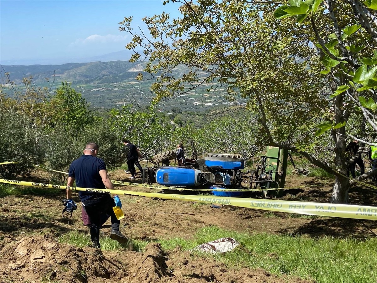 İzmir'in Tire ilçesinde traktörün devrilmesi sonucu sürücü yaşamını yitirdi. 