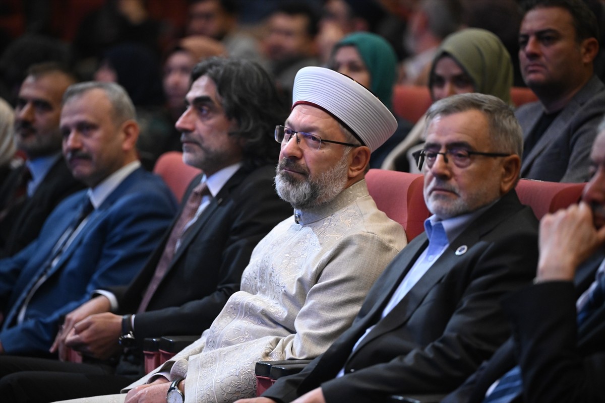 Kadın Aile ve Gençlik Merkezi'nce (KAGEM) Türk Diyanet Vakfı (TDV) Konferans Salonunda, "İki İnsan...