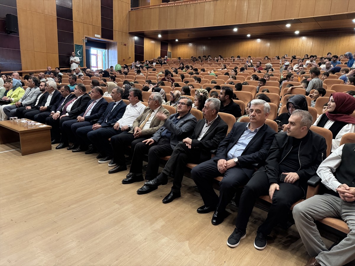 Kahramanmaraş'ta, Yeşilay Şubesi öncülüğünde İl Milli Eğitim Müdürlüğü işbirliğiyle yürütülen...