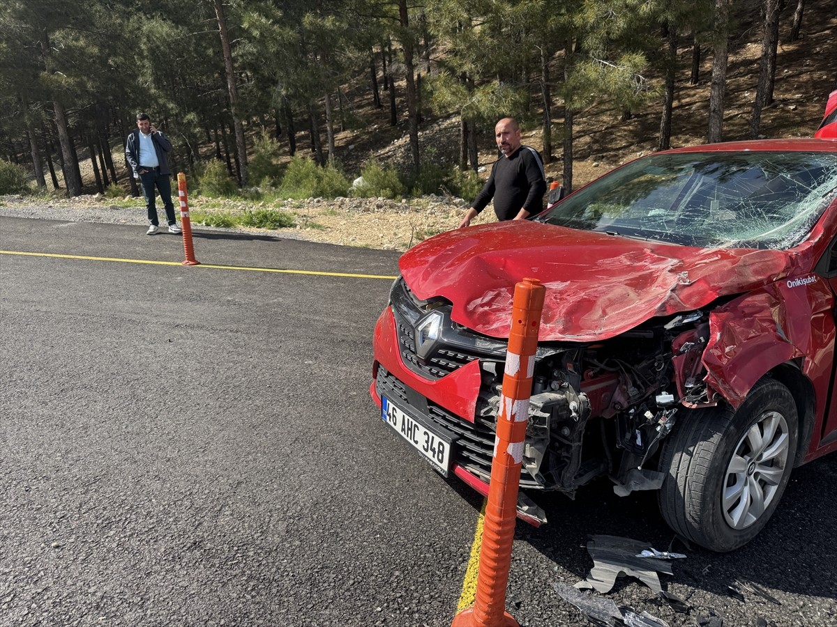 Kahramanmaraş’ın Onikişubat ilçesinde üç aracın karıştığı zincirleme trafik kazasında 7 kişi...