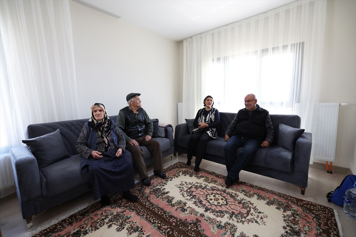 Kahramanmaraş merkezli 6 Şubat 2023'teki depremlerden etkilenen Malatya'nın Darende ilçesinde inşa...