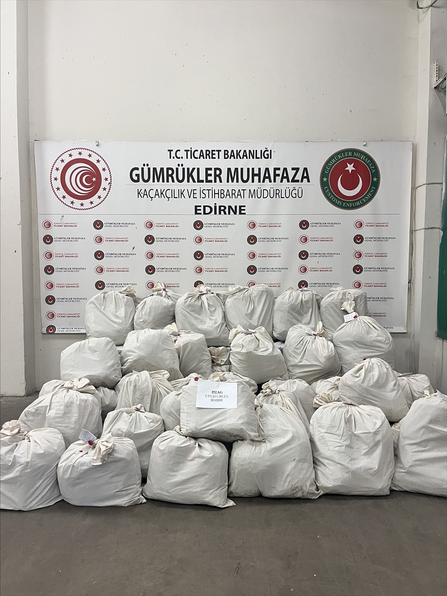 Kapıkule Sınır Kapısında bir tırda 492 kilogram uyuşturucu ele geçirildi.